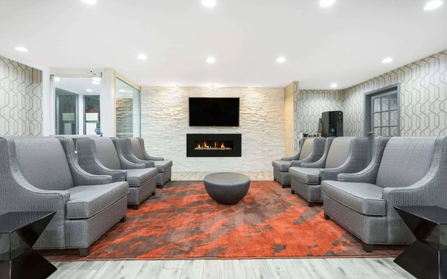 Clarion Pointe - Greensboro Coliseum Area
