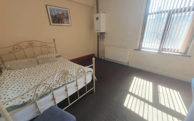 Bradford 2-bedroom Home - Sleeps 4 - Free Parking