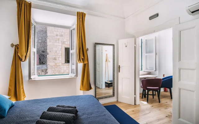 Art Deco Old Town Square Apartments by DuHomes