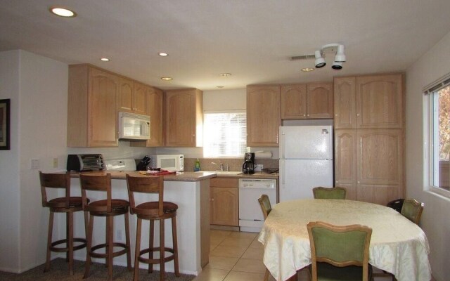 032 - Lakefront Village Escape