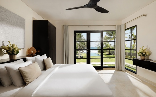 Black Beach Villa - Absolute Beachfront – Guest Rooms – Tibubiu