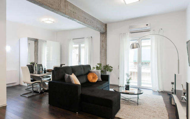 Industrial 1BR Apartment in Ampelokipoi Area by UPSTREET