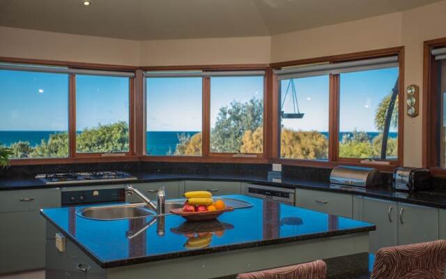 Tura Beach House On Pacific Way