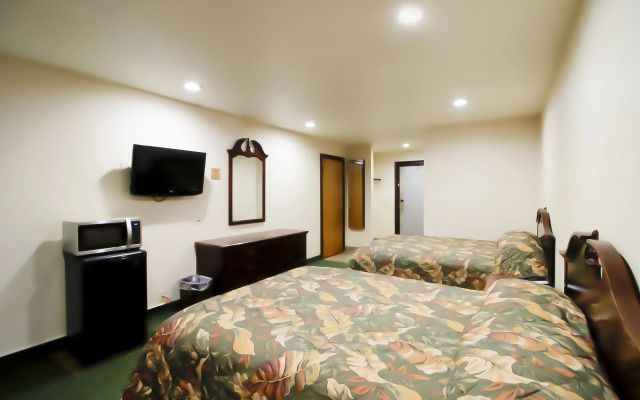 OYO Pinewood Inn & Suites Silsbee
