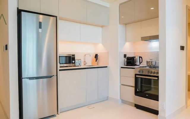 Aya - Beachfront Apartment With all Amenities and Pool