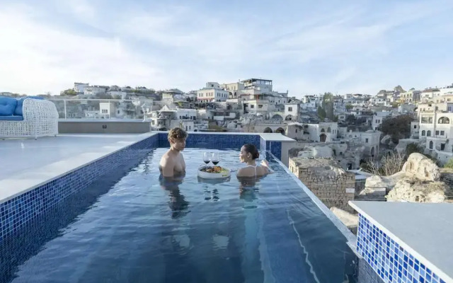 Elika Cave Suites & Spa