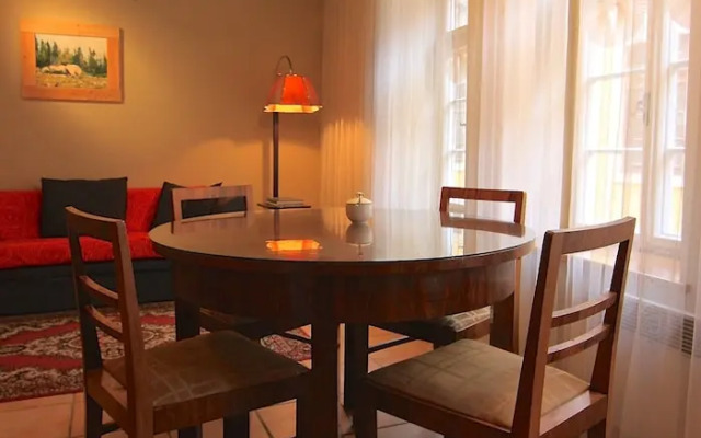 1 Bed Flat - Sleeps 4 - Balcony - Wifi