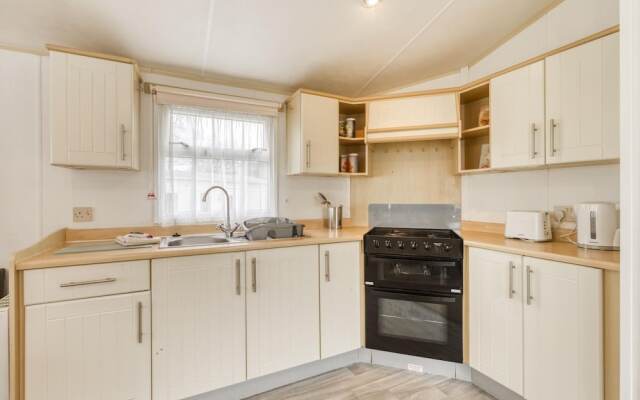 Serene Mobile Home in Hastings near Smugglers Adventure
