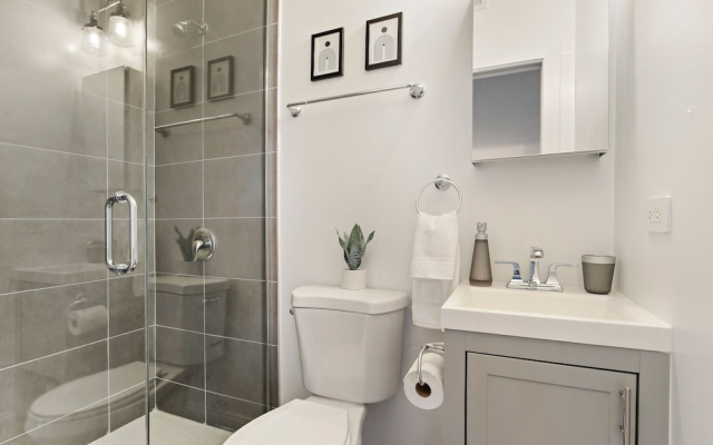 3BR Apt in Logan Square near Highlights