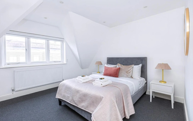 Stylish Three-bed Flat in Marylebone
