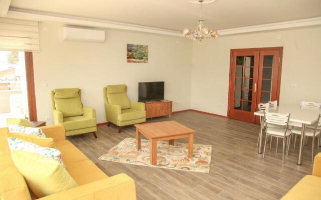 Royal Inn Seza Residence