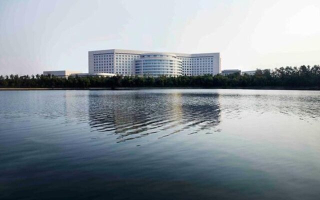 Renaissance Tianjin Lakeview Hotel