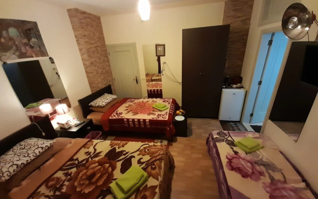 Garden Master Bedrooms Residence
