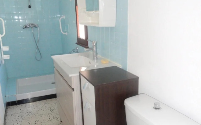 House With 2 Bedrooms in Saint-laurent-la-vernède, With Enclosed Garde