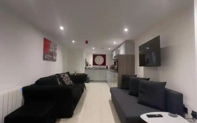 Spacious1br-6guests-walktoshops-fastwifi