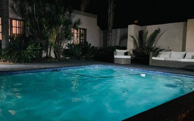 Room in Guest Room - Mash On 569 Rupert st