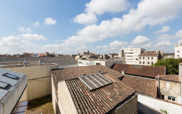 Calm and Luminous Apartment Place de la Victoire