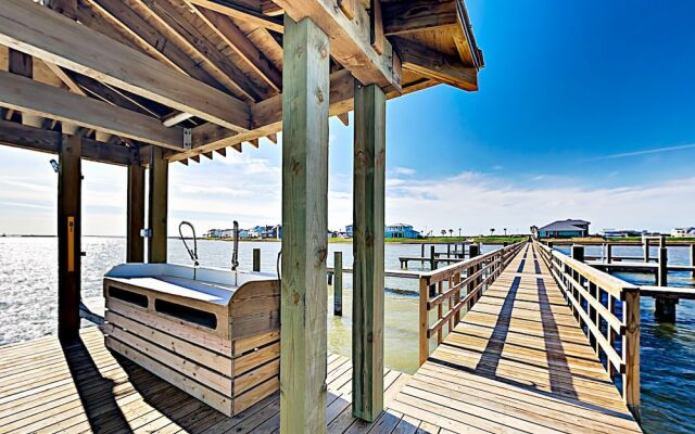 Luxe Waterfront - 3 Br Home
