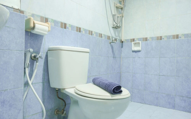 Fully Furnished And Comfy 2Br Apartment At Gajah Mada Mediterania