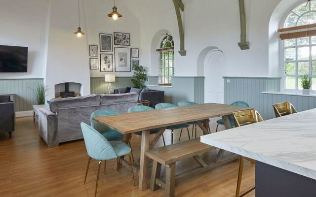 Host Stay Dunsley Chapel