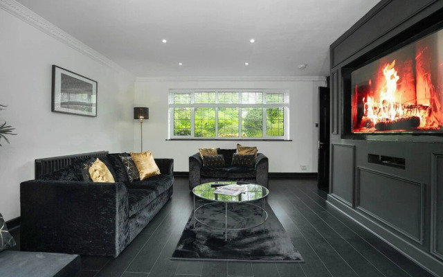 Luxury Designer Mansion in West Midlands Countryside