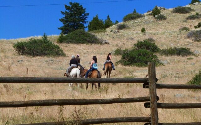 Paradise Gateway B&B and Vacation Homes