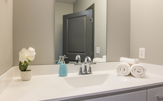 FRONTDESK LC Riversouth 205 Apts Downtown Columbus