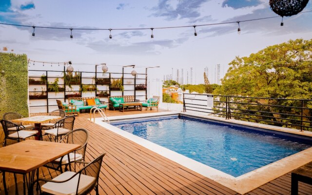 Nomads Hotel & Rooftop Pool