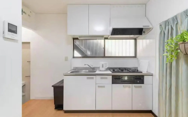 6 Minutes to Shinjuku Station by Train, Max 4 People