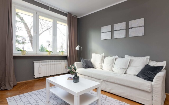 Saska Kepa Modern Apartment