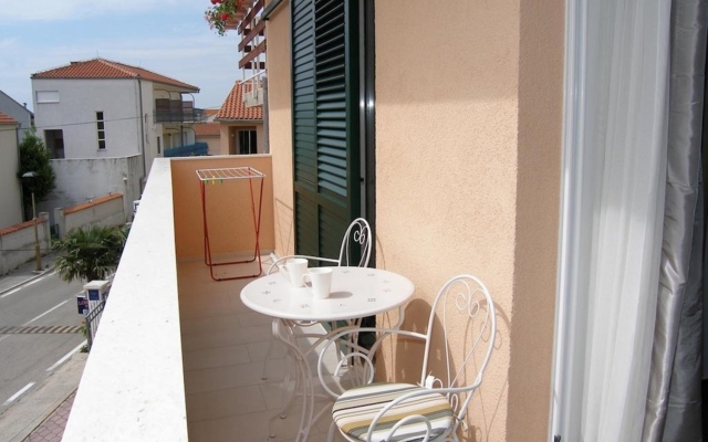 Apartment Petar - 150m from the city center: A3-balkon Vodice, Riviera Sibenik