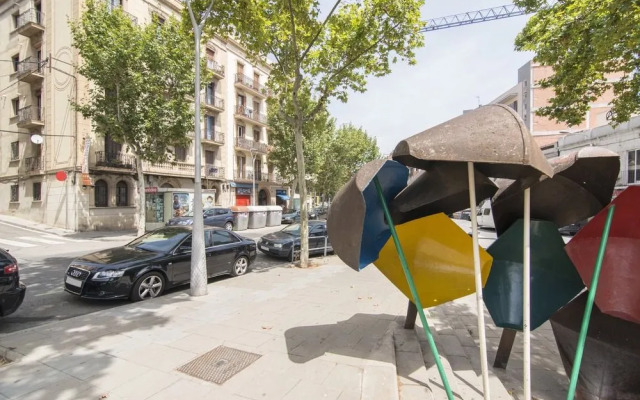 Happy People Gaudi Sant Pau Apartments