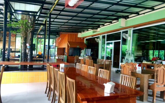 Ruen Narisra Resort