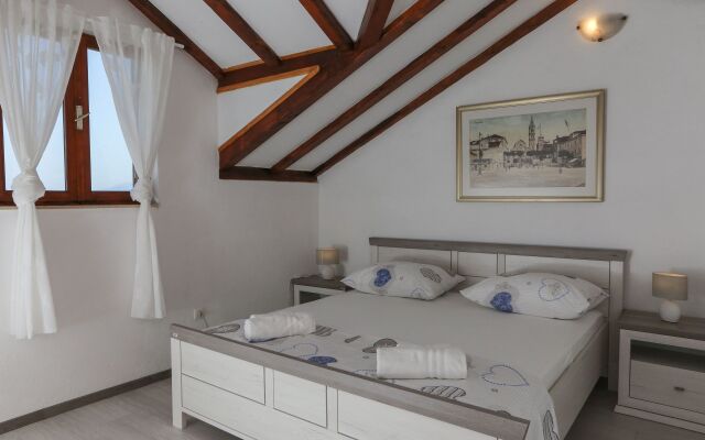 Holiday house Mario - with pool: Supetar, Island Brac