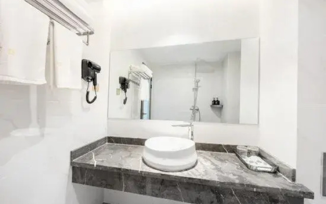 Shengweiyasenyang Hotel (Nongmo Lake Park Branch)