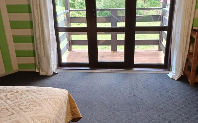 Садиба Янчар з Басейном