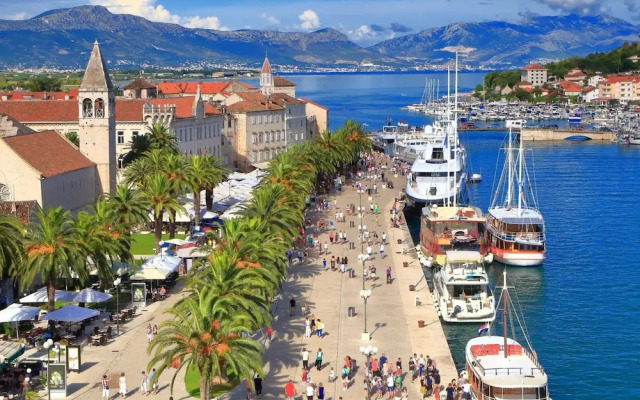 Homely Apartment in Trogir near Beach