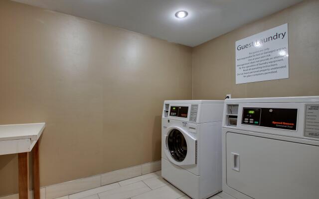 Holiday Inn Express & Suites Wapakoneta by IHG