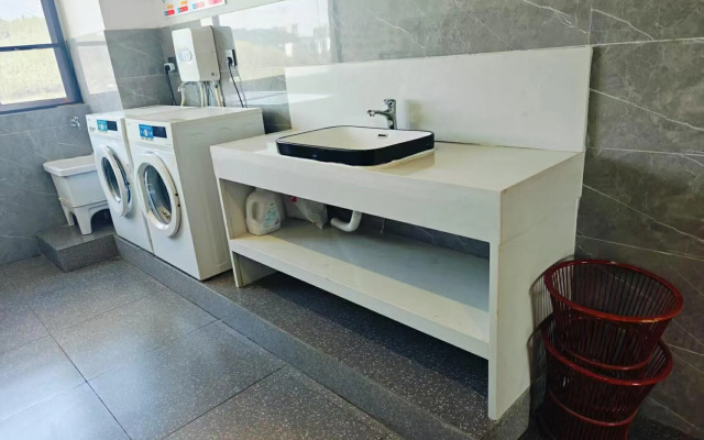 Jingmen California Apartment Hotel