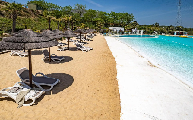 2152-Modern apt with private beach