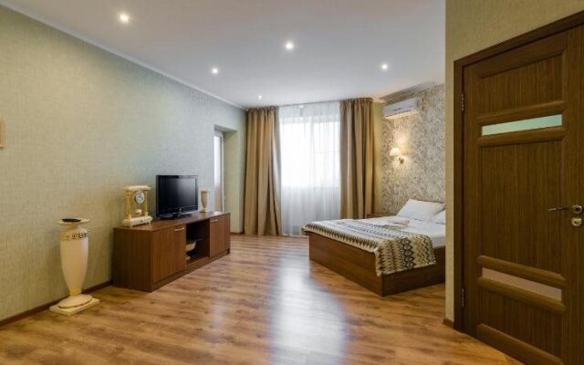 V Dvukh Shagakh na Festivalnom