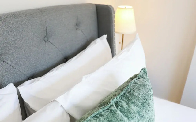 StayAU Cozy 1BR Living Space Chadstone