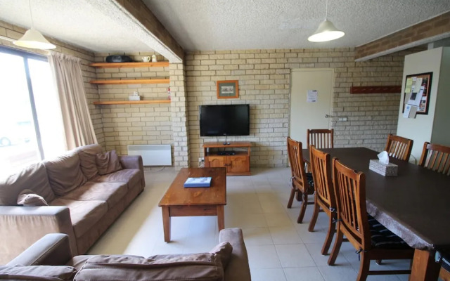 Central Park 4 - Centre of Jindabyne