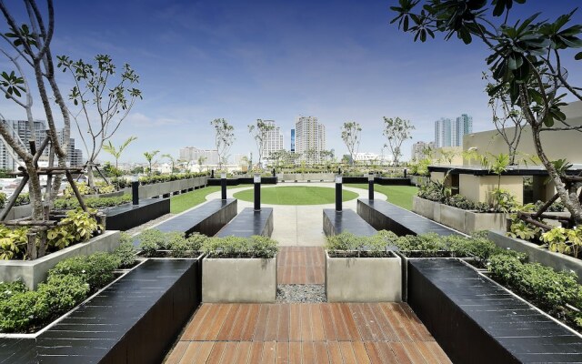 Siamese Nanglinchee Residence