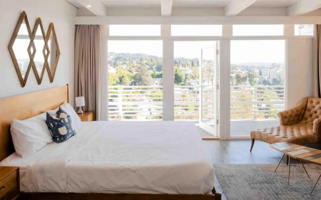 Hollywood Hills Hotel