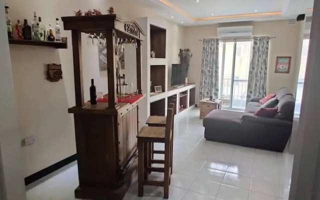 Room-very Bright Well Kept Apartment