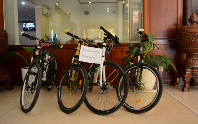 Holiday Hotel