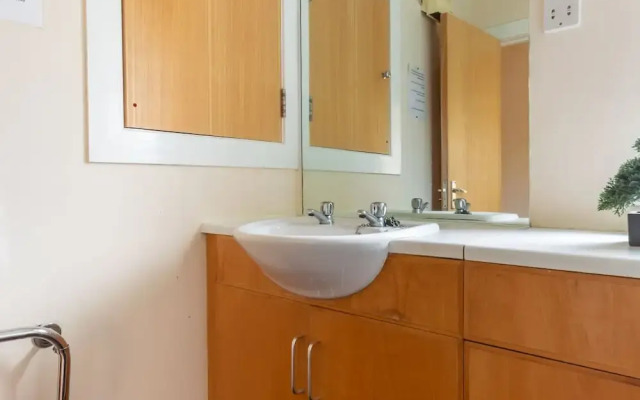Elegant Apartment in Edinburgh near River Almond