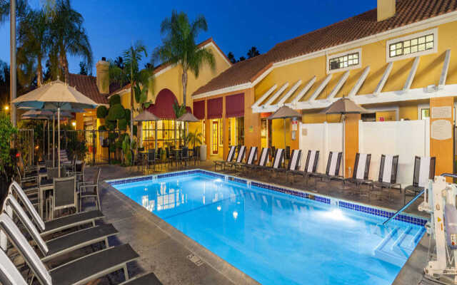 Clementine Hotel & Suites Anaheim