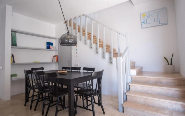 Refreshing House With Shared Pool in Gumusluk